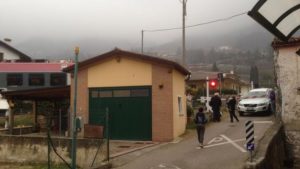 solagna suv bloccato al passaggio a livello