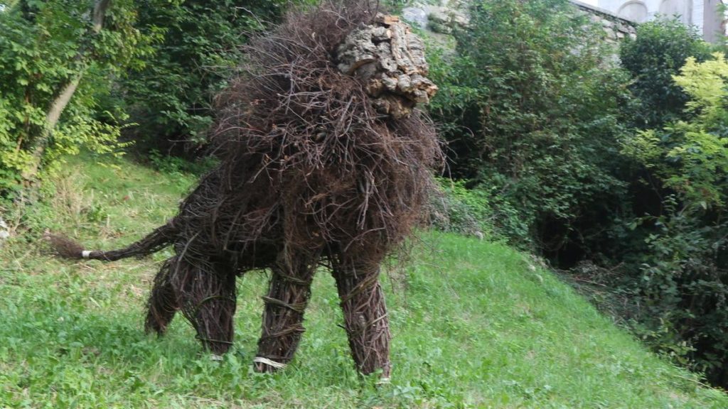 Il Leone di Land Art col di dante